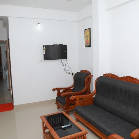 Villa Sivaranjini Tourist à Guruvāyūr Extérieur photo
