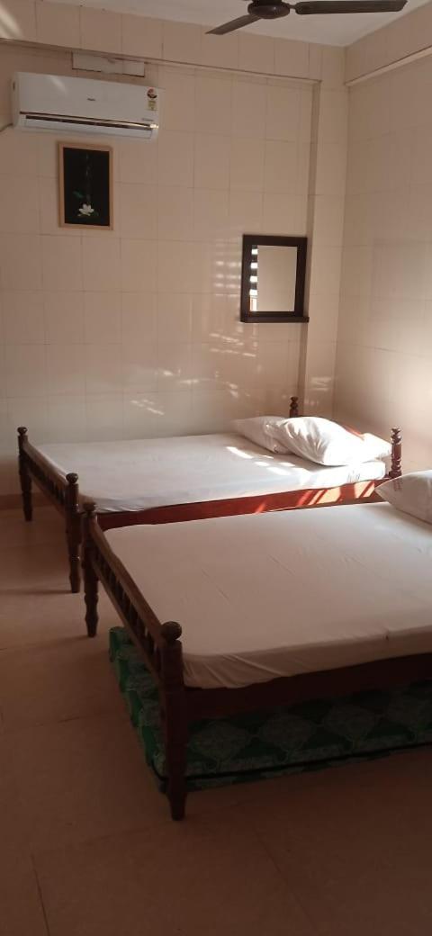 Villa Sivaranjini Tourist à Guruvāyūr Extérieur photo
